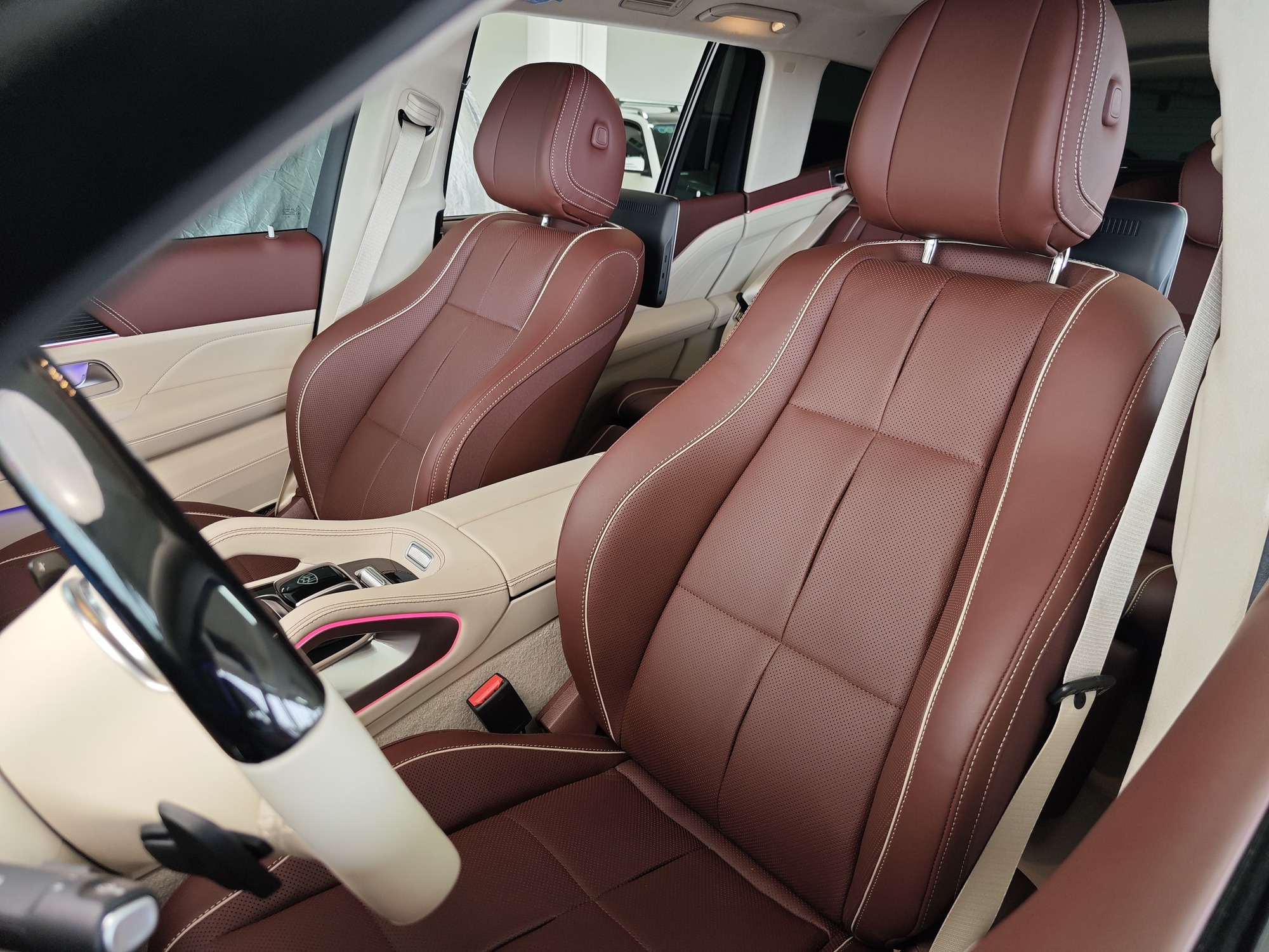 Cận cảnh Mercedes-Maybach GLS 480 hiếm ở đại lý: Riêng tiền chọn màu sơn thừa mua Mazda CX-5 bản cao nhất - Ảnh 9