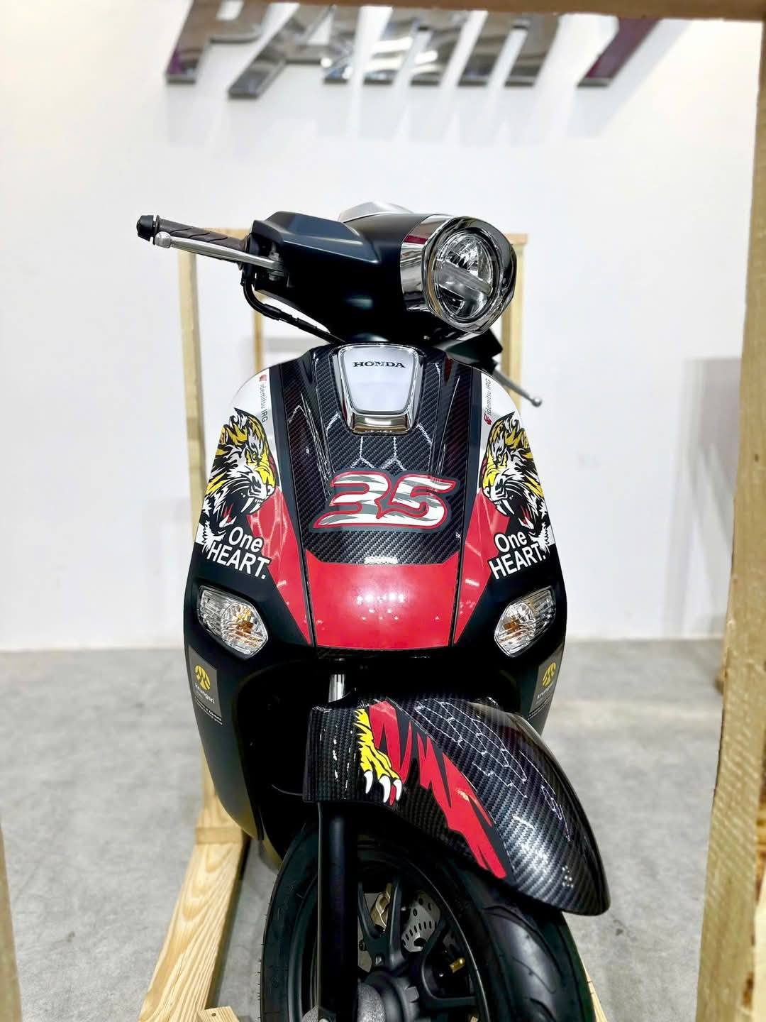 Xe ga siêu hiếm của Honda về đại lý Việt: Thiết kế 'không đụng hàng, trang bị vượt Vision - ăn xăng không tới 2L/100km - Ảnh 2