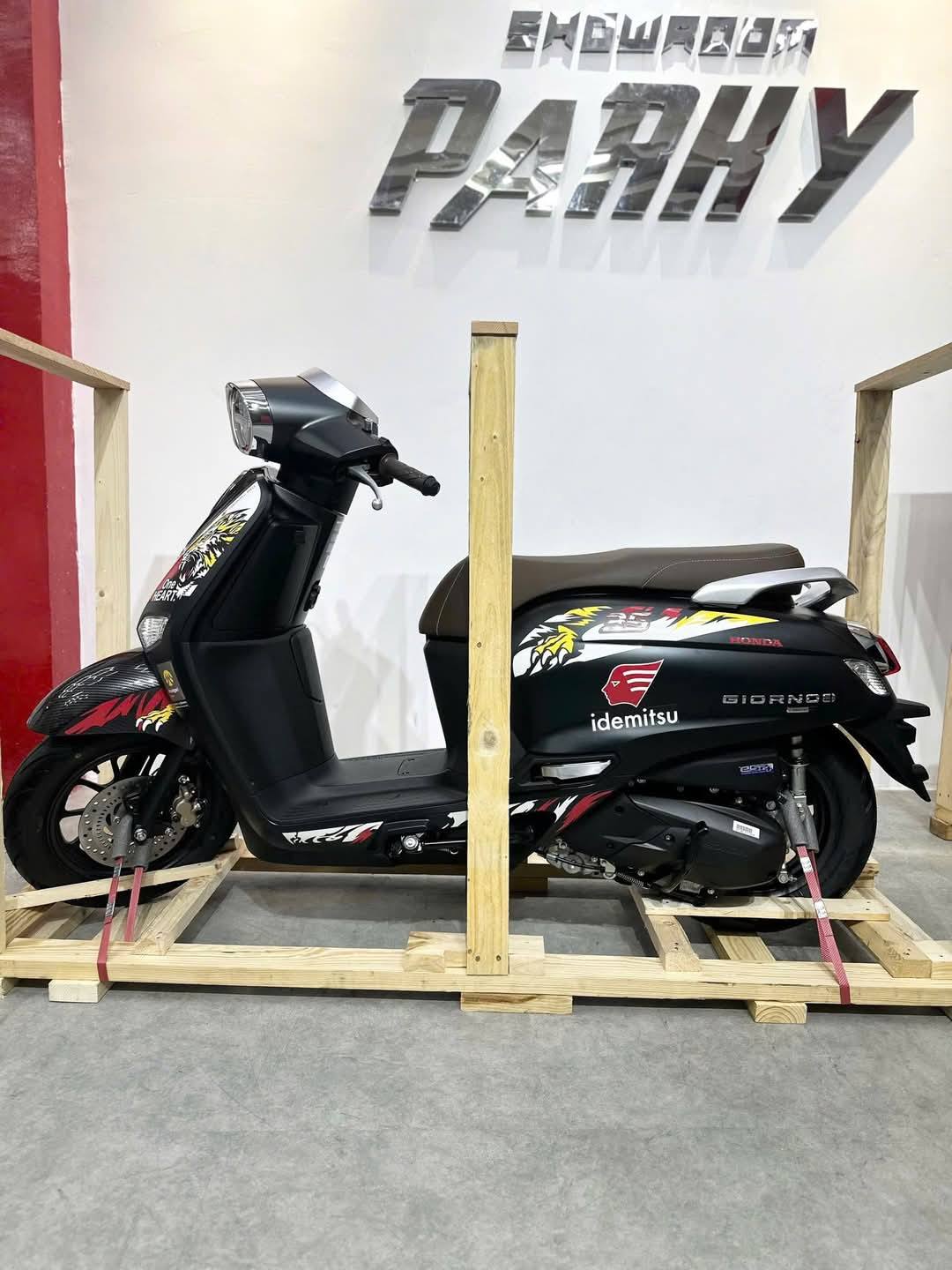 Xe ga siêu hiếm của Honda về đại lý Việt: Thiết kế 'không đụng hàng, trang bị vượt Vision - ăn xăng không tới 2L/100km - Ảnh 6