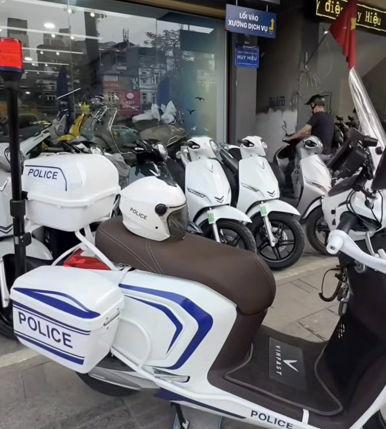 VinFast lộ diện phiên bản xe Cảnh sát nét căng, cộng đồng háo hức đón nhận - Ảnh 3