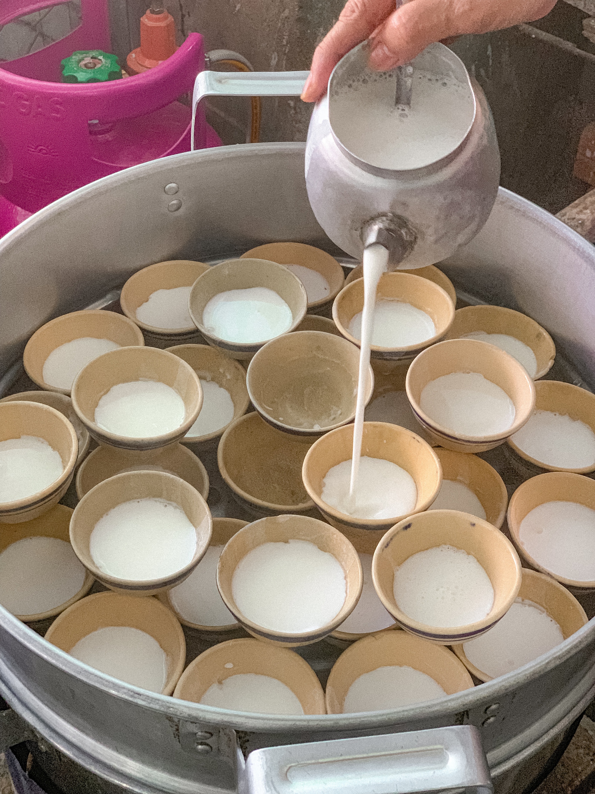 Du khách "sốc" khi đi ăn ở Nha Trang: Bánh bèo 15k/khay 10 chiếc, bánh xèo 8k/chiếc "ú ụ" hải sản - Ảnh 4