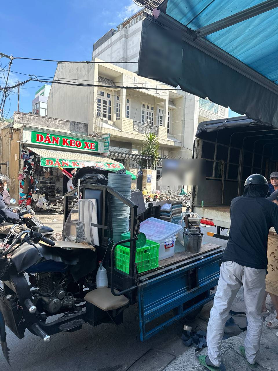 HOT: Cơ sở Lòng Chát TP.HCM bất ngờ dọn bàn ghế và bát đĩa chuyển đi dù chỉ mới thông báo "tạm dừng hoạt động" - Ảnh 7