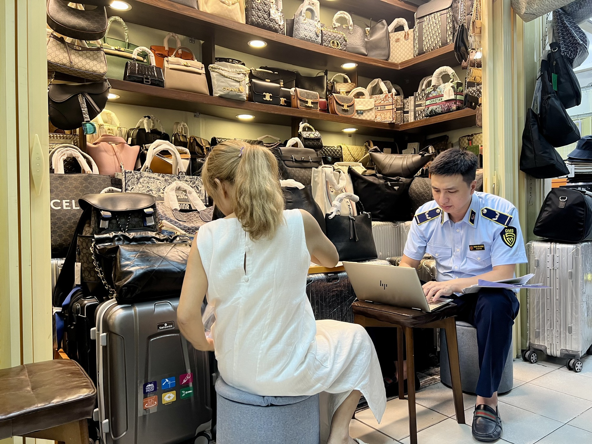 Saigon Square – “Điểm đen” buôn bán hàng nhái dai dẳng giữa trung tâm TP HCM - Ảnh 5