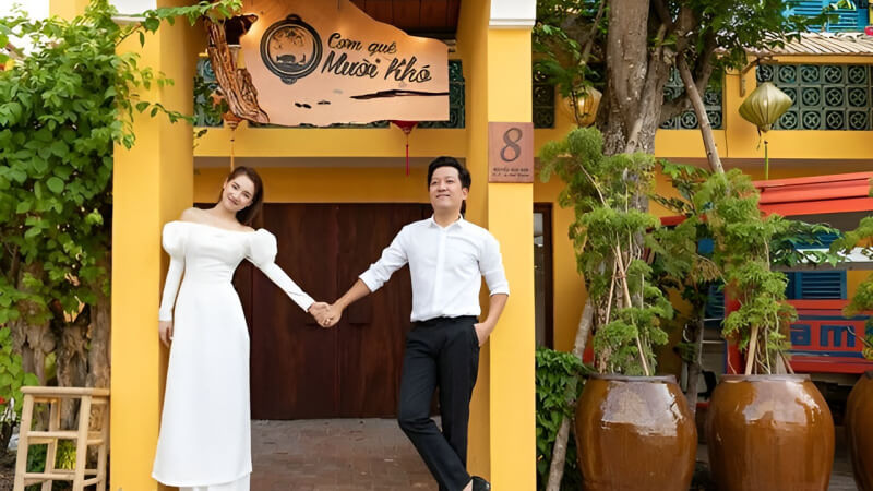 Cơm quê Mười Khó của Trường Giang bất ngờ bị réo tên giữa drama "cơm quê giá thành phố" - Ảnh 1