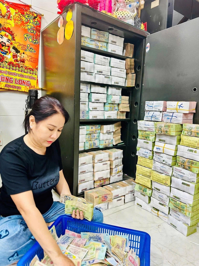 Trúng độc đắc 4 tỷ đồng, người đàn ông ở TP.HCM hậu tạ người bán số tiền "khủng" - Ảnh 2