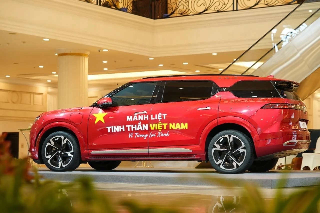 VinFast phát động chiến dịch ‘mãnh liệt tinh thần Việt Nam’ lần 3: ưu đãi 4% toàn bộ dòng xe, triển khai chương trình khách hàng thân thiết toàn dân - Ảnh 1