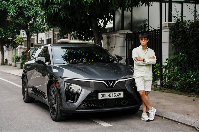 Chủ tiệm Âu phục mua cả VinFast VF 7 và VF 3: ‘Chọn xe như chọn suit, sẽ thêm VF 9 để đủ bộ sưu tập thời trang, thực dụng’ - Ảnh 7