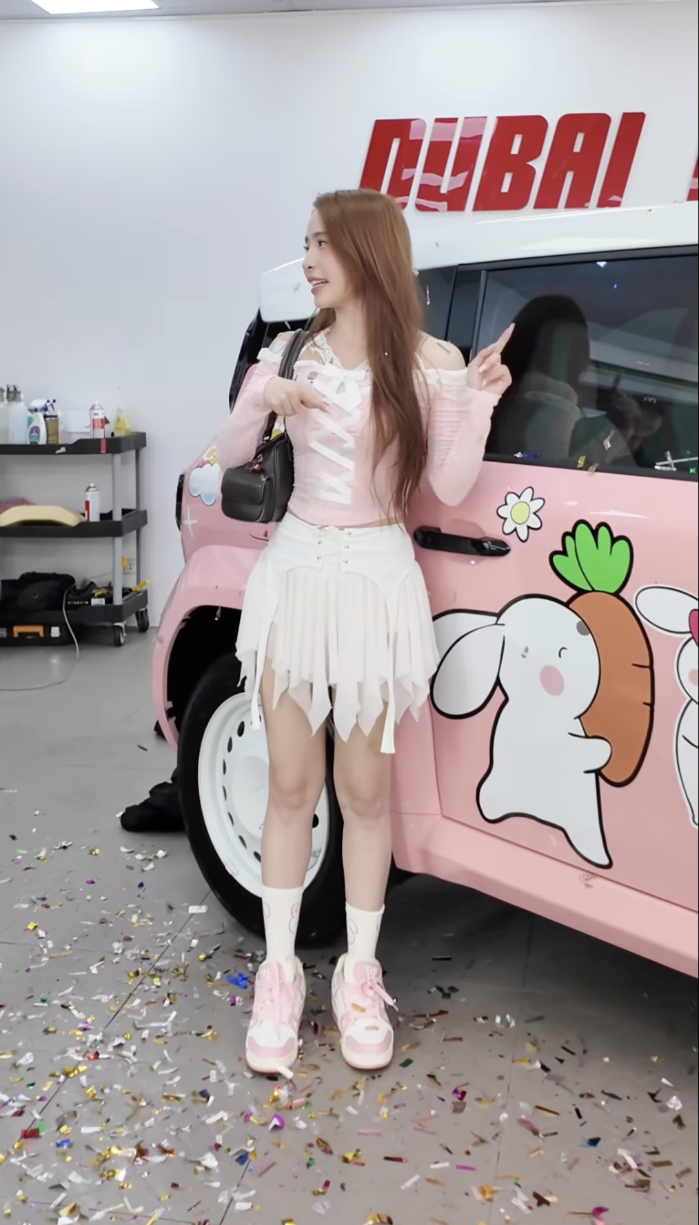 ‘Cá sấu chúa’ Quỳnh Nga tậu VinFast VF 3 dù đã có Mercedes C-Class, độ lại theo phong cách 'ngoan, xinh, yêu' khiến CĐM trầm trồ - Ảnh 1