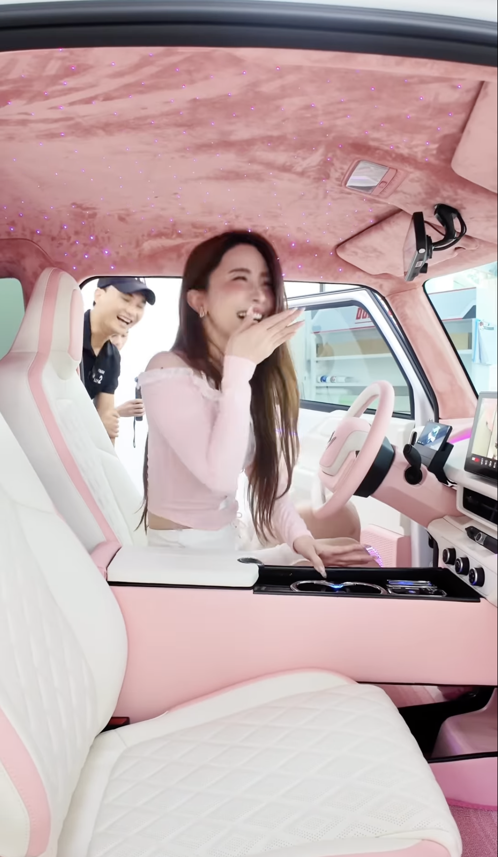 ‘Cá sấu chúa’ Quỳnh Nga tậu VinFast VF 3 dù đã có Mercedes C-Class, độ lại theo phong cách 'ngoan, xinh, yêu' khiến CĐM trầm trồ - Ảnh 4