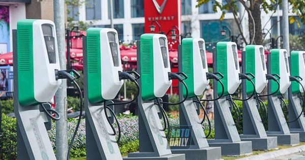 Ông Phạm Nhật Vượng bắt tay cùng lúc 4 đối tác, triển khai 'siêu dự án' mở 63.000 cổng sạc ở Indonesia - tham vọng phủ sóng Đông Nam Á