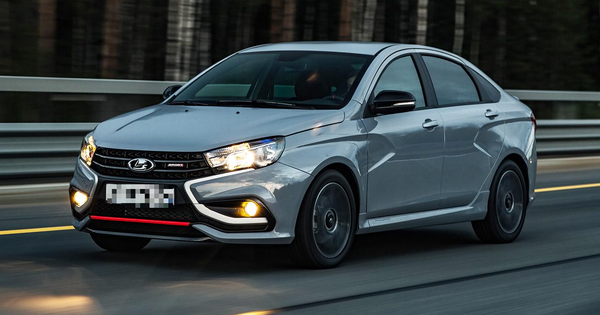 Xe Lada của Nga xếp đầy bãi, sắp bán cho người Việt: Giá rất rẻ, xe rất bền nhưng số đông sẽ chọn xe khác?