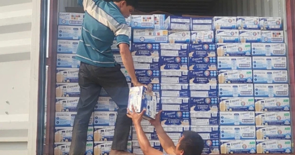 Khởi tố một cán bộ hải quan tiếp tay buôn lậu hơn 4.000 thùng sữa từ Mỹ về Việt Nam