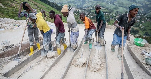 Bên trong 'mỏ vàng đen' coltan Congo nuôi sống thế giới công nghệ