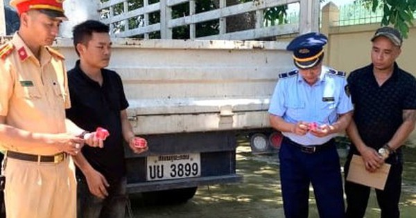 Phát hiện xe tải chở hơn 1.200 lọ kem dưỡng da không rõ nguồn gốc ở Nghệ An