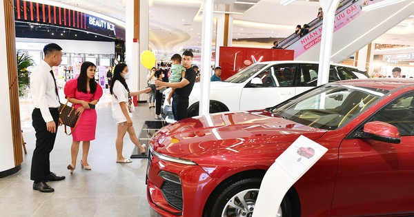 Sức mua ô tô giảm sau thời gian ngắn khởi sắc