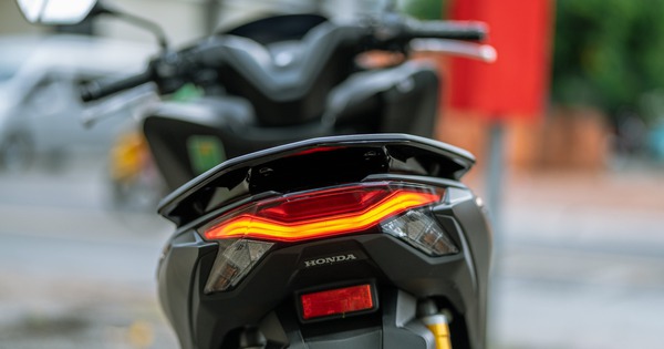 Honda Phi Thuyền 2025 quá 'hot', một lô vừa về giờ còn vài chiếc: Cốp to hơn của SH, ăn xăng 2,2L/100km