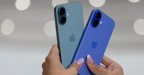 Apple thà tăng giá iPhone còn hơn đem về Mỹ sản xuất