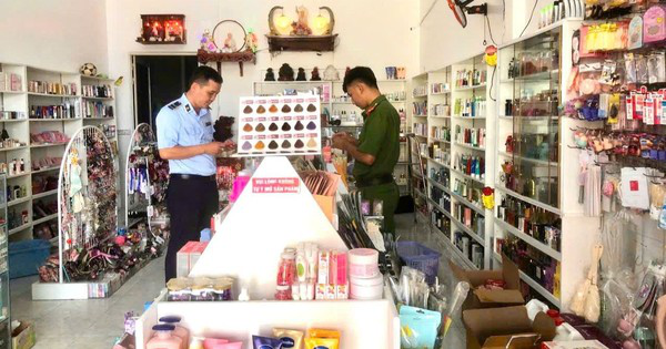 Đột kích kho mỹ phẩm 'khủng' chuyên bán online ở Cà Mau