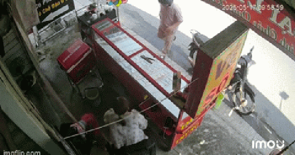 Camera hé lộ người đàn ông đổi 2 tờ vé số giả, chủ đại lý bị "che mờ mắt" vì thủ đoạn tinh vi