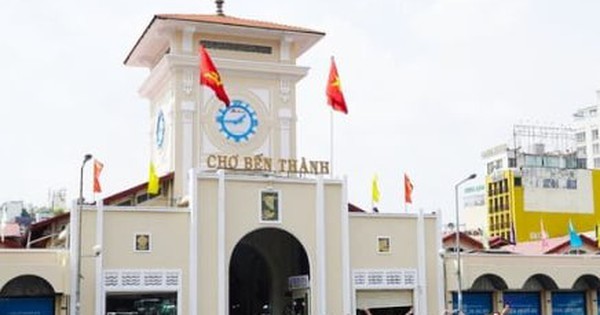 Bóc trần chợ hàng nhái trung tâm TP.HCM: Vì sao biết hàng giả nhưng khách vẫn mua?