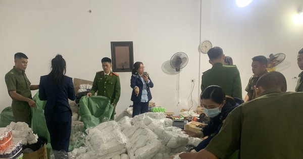 Khởi tố đối tượng sản xuất 200.000 đôi tất giả Nike, Adidas