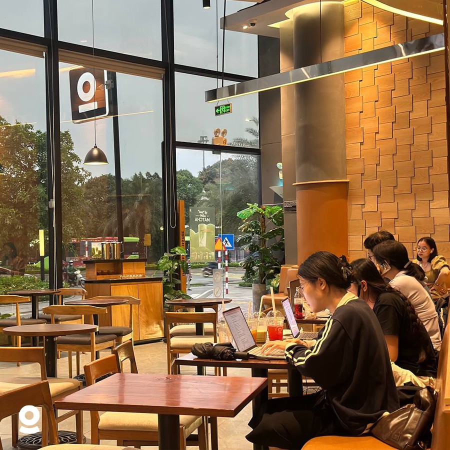 The Coffee House "lấy làm tiếc" về chuyện bịt ổ điện - Ảnh 2