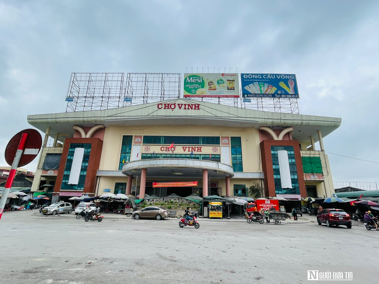 Hé lộ nguyên nhân khiến hàng loạt ki ốt chợ lớn nhất Nghệ An bất ngờ đóng cửa - Ảnh 1
