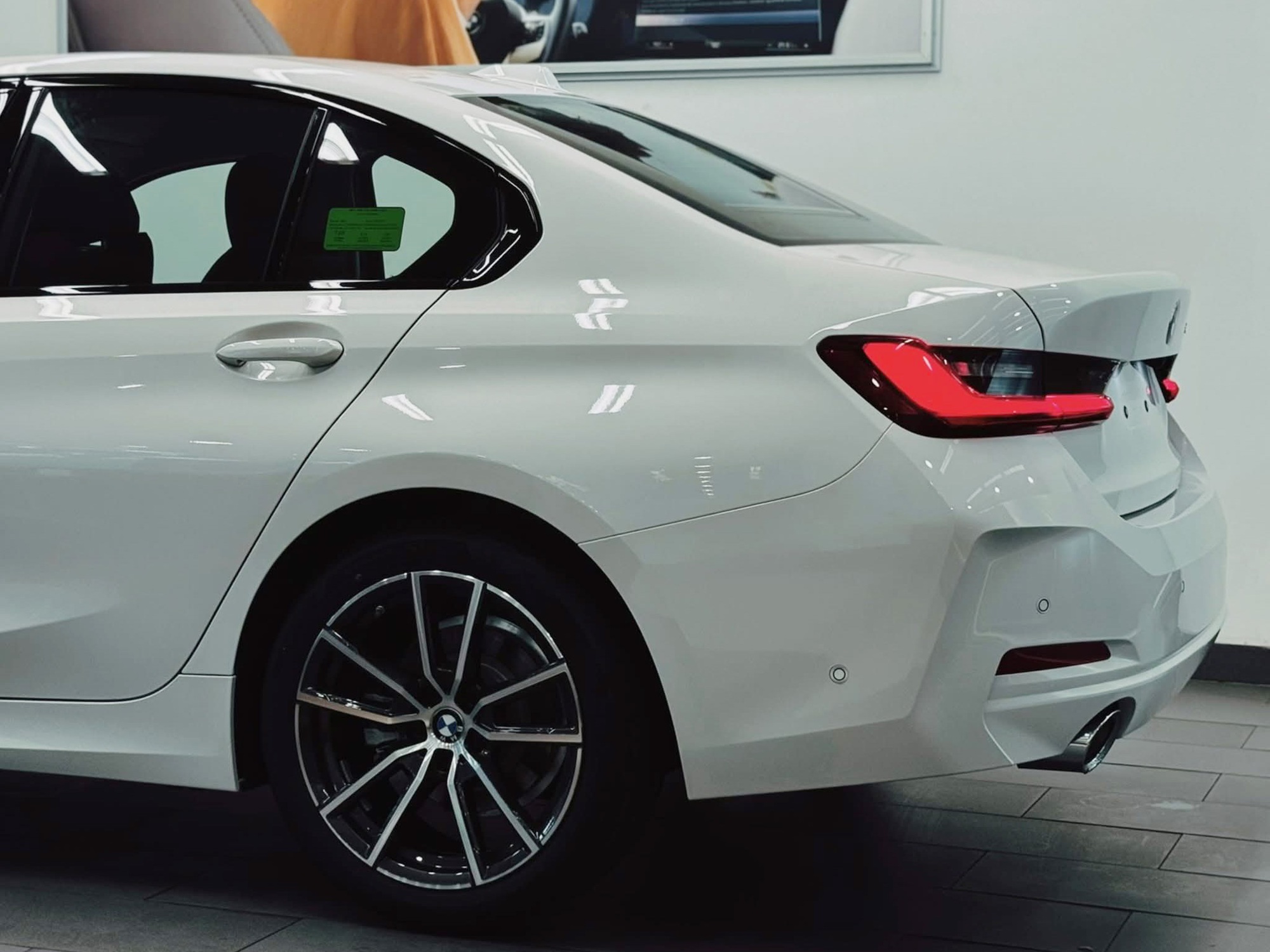 3 bản BMW 3 Series 2025 có giá tại đại lý: Từ 1,549 tỷ đồng, nâng cấp công nghệ nhưng cắt một thứ đắt tiền mà C-Class vừa thêm - Ảnh 3