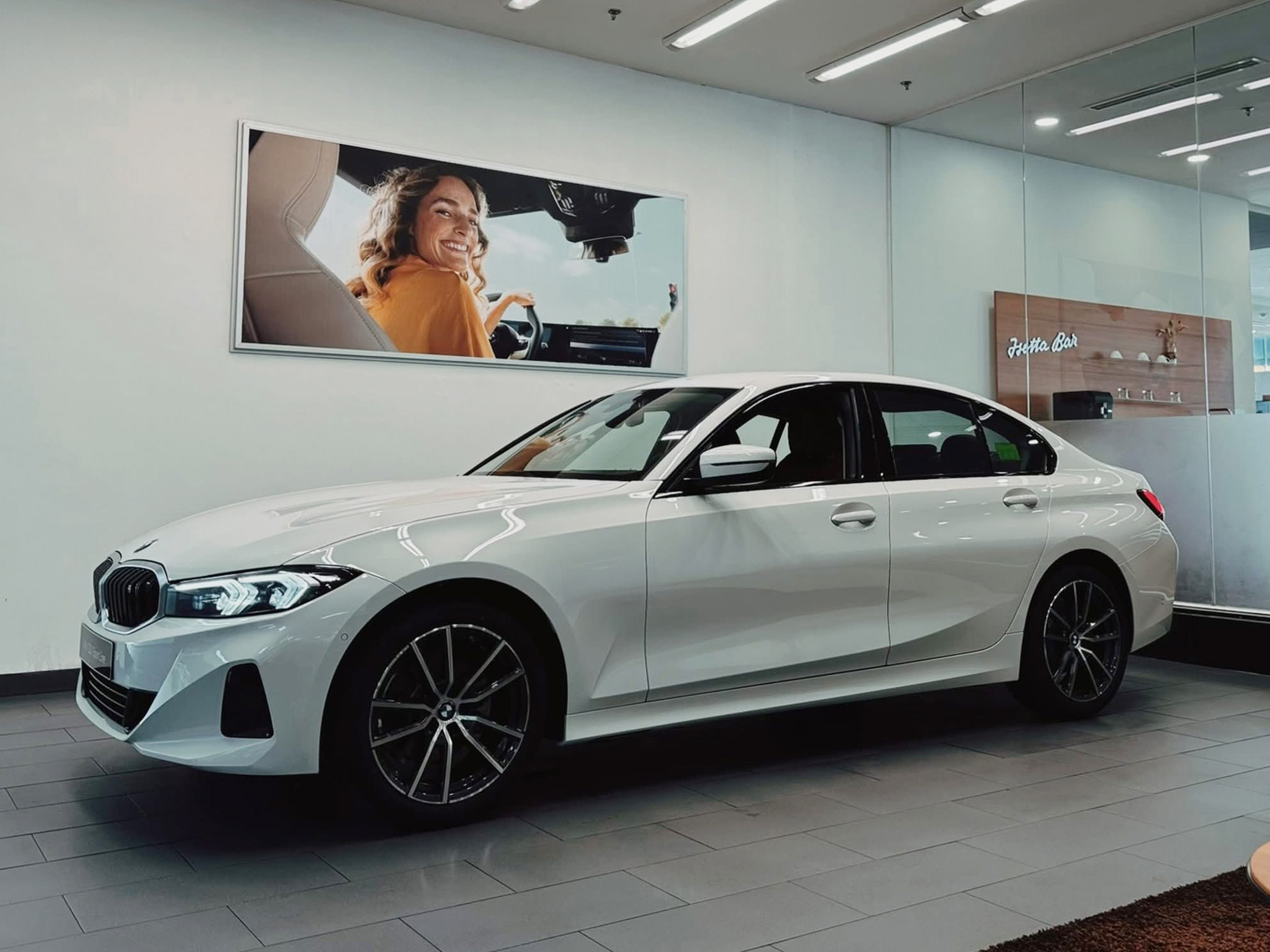 3 bản BMW 3 Series 2025 có giá tại đại lý: Từ 1,549 tỷ đồng, nâng cấp công nghệ nhưng cắt một thứ đắt tiền mà C-Class vừa thêm - Ảnh 2