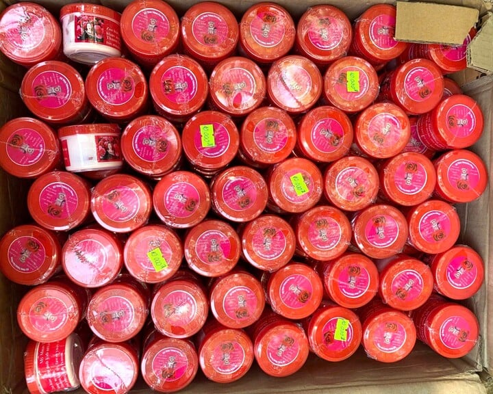 Phát hiện xe tải chở hơn 1.200 lọ kem dưỡng da không rõ nguồn gốc ở Nghệ An - Ảnh 2