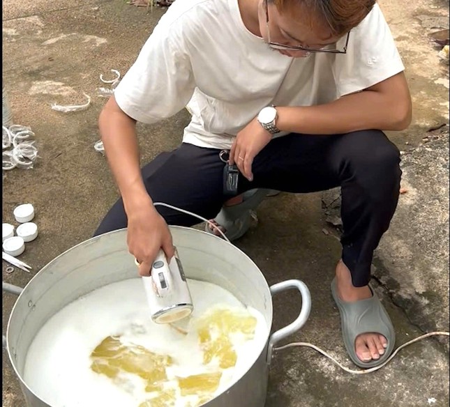 Bên trong cơ sở sản xuất nước hoa giả ‘Made in Dubai’ - Ảnh 1