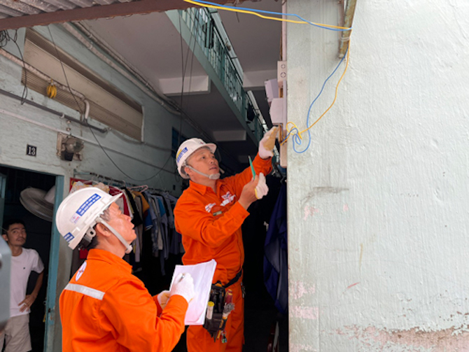 Người thuê trọ lo lắng khi nghe tin tăng giá điện, vì đã phải trả tới 5.000 đồng/kWh - Ảnh 1