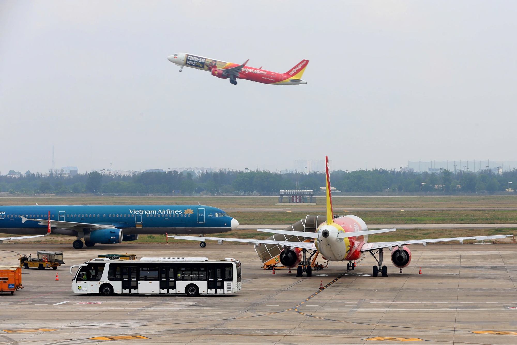 Hàng không sôi động, giá vé có giảm? - Ảnh 1