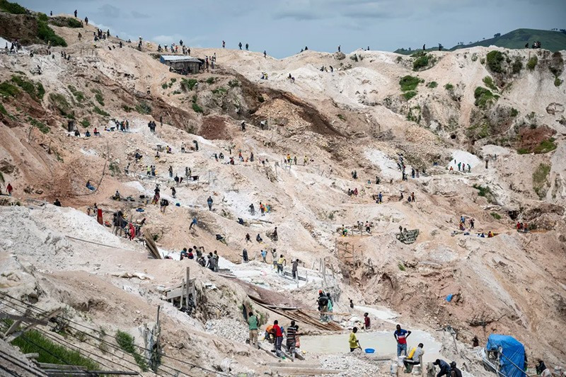Bên trong 'mỏ vàng đen' coltan Congo nuôi sống thế giới công nghệ - Ảnh 2