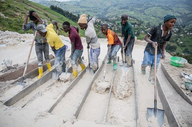 Bên trong 'mỏ vàng đen' coltan Congo nuôi sống thế giới công nghệ - Ảnh 3