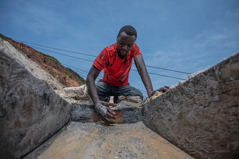 Bên trong 'mỏ vàng đen' coltan Congo nuôi sống thế giới công nghệ - Ảnh 4