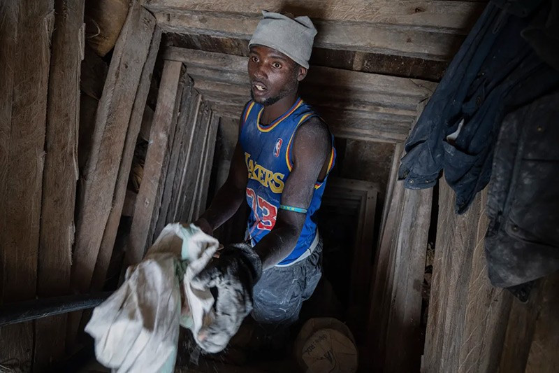 Bên trong 'mỏ vàng đen' coltan Congo nuôi sống thế giới công nghệ - Ảnh 5