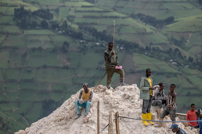 Bên trong 'mỏ vàng đen' coltan Congo nuôi sống thế giới công nghệ - Ảnh 6