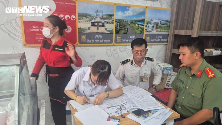 Công ty C.P. Việt Nam bị tố bán thịt bẩn: Công an vào cuộc - Ảnh 1