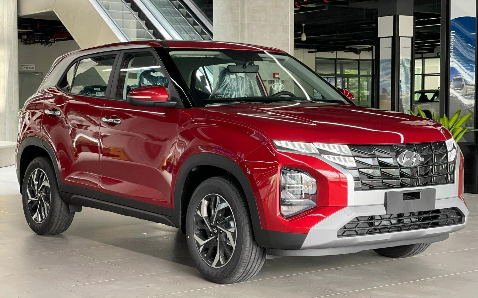 Đều được giảm giá nhưng tình cảnh thì trái ngược: Creta lần đầu vượt 1.000 xe, Xforce lần đầu rời top 10 bán xe xăng dầu bán chạy trong năm - Ảnh 1