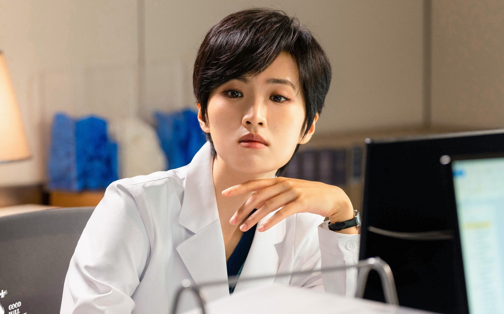 Khán giả đồng loạt xin lỗi công chúa Huawei - Ảnh 1