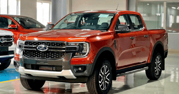 Ford mạnh tay giảm giá loạt xe hot: Cao nhất 100 triệu đồng, 'vua doanh số cũng có phần