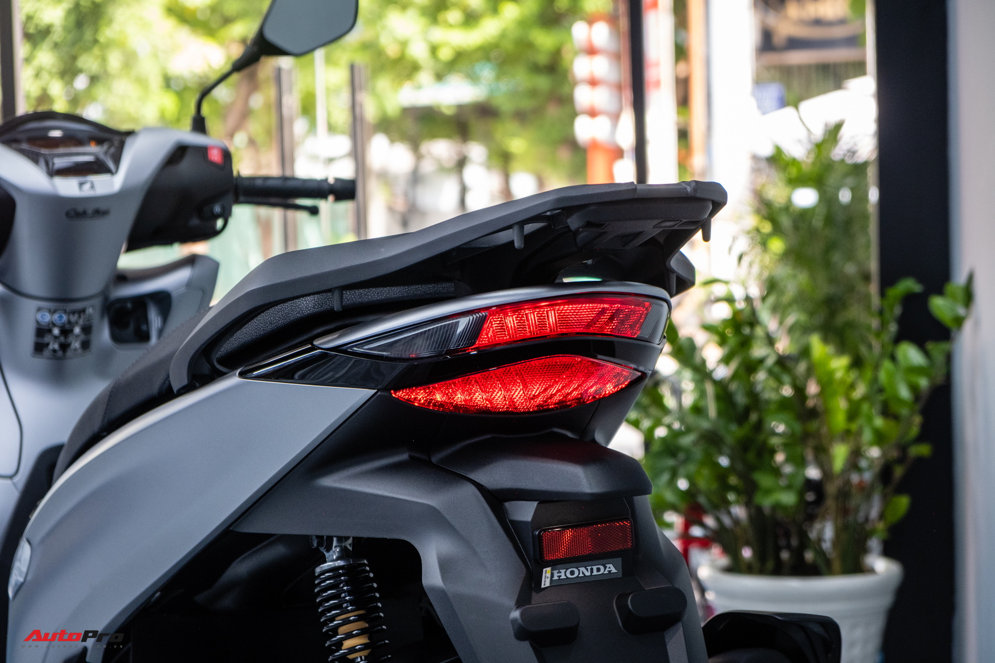 Lô Honda SH 350i 2025 nhập Ý đầu tiên về Việt Nam: Giá nước ngoài từ 174 triệu, bản tương tự ở Việt Nam chỉ 151 triệu đồng - Ảnh 6