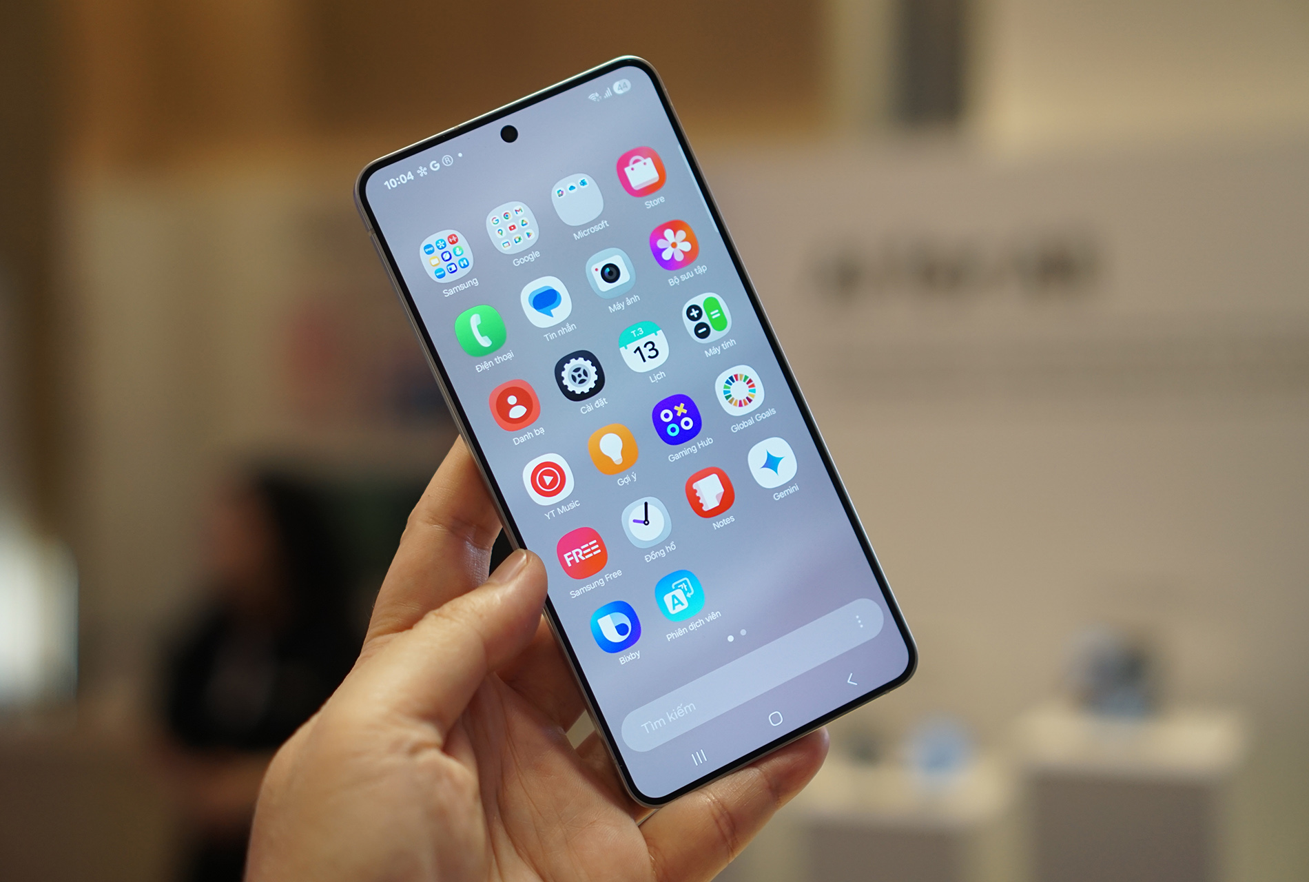 Cận cảnh smartphone mỏng 5,8 mm, giá bán 30 triệu đồng từ Samsung - Ảnh 13