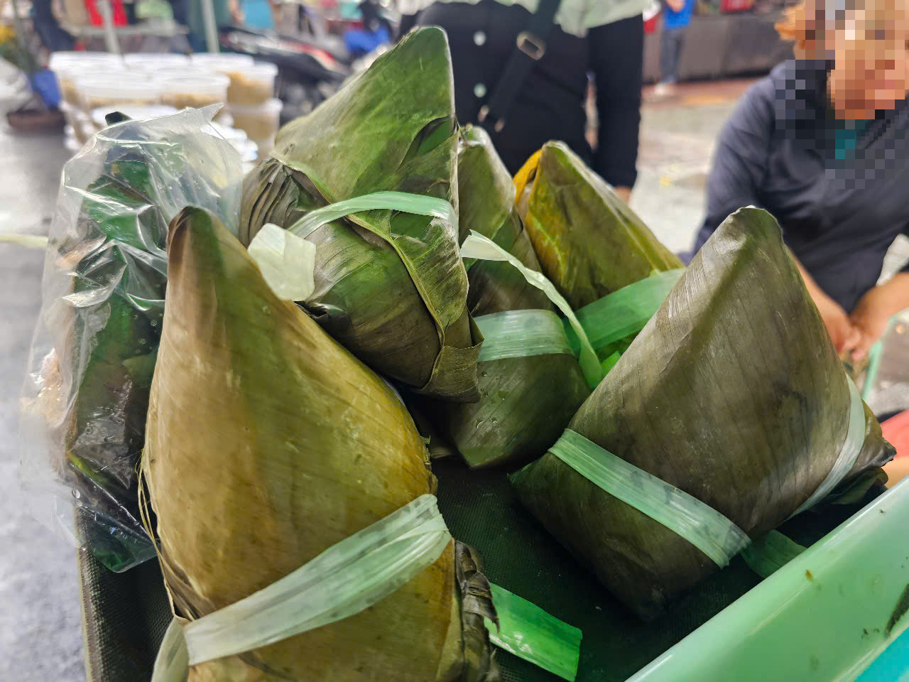 Bánh Bá Trạng 100.000 đồng/chiếc, bán được nhiều hơn chè, xôi trong Tết Đoan ngọ - Ảnh 2