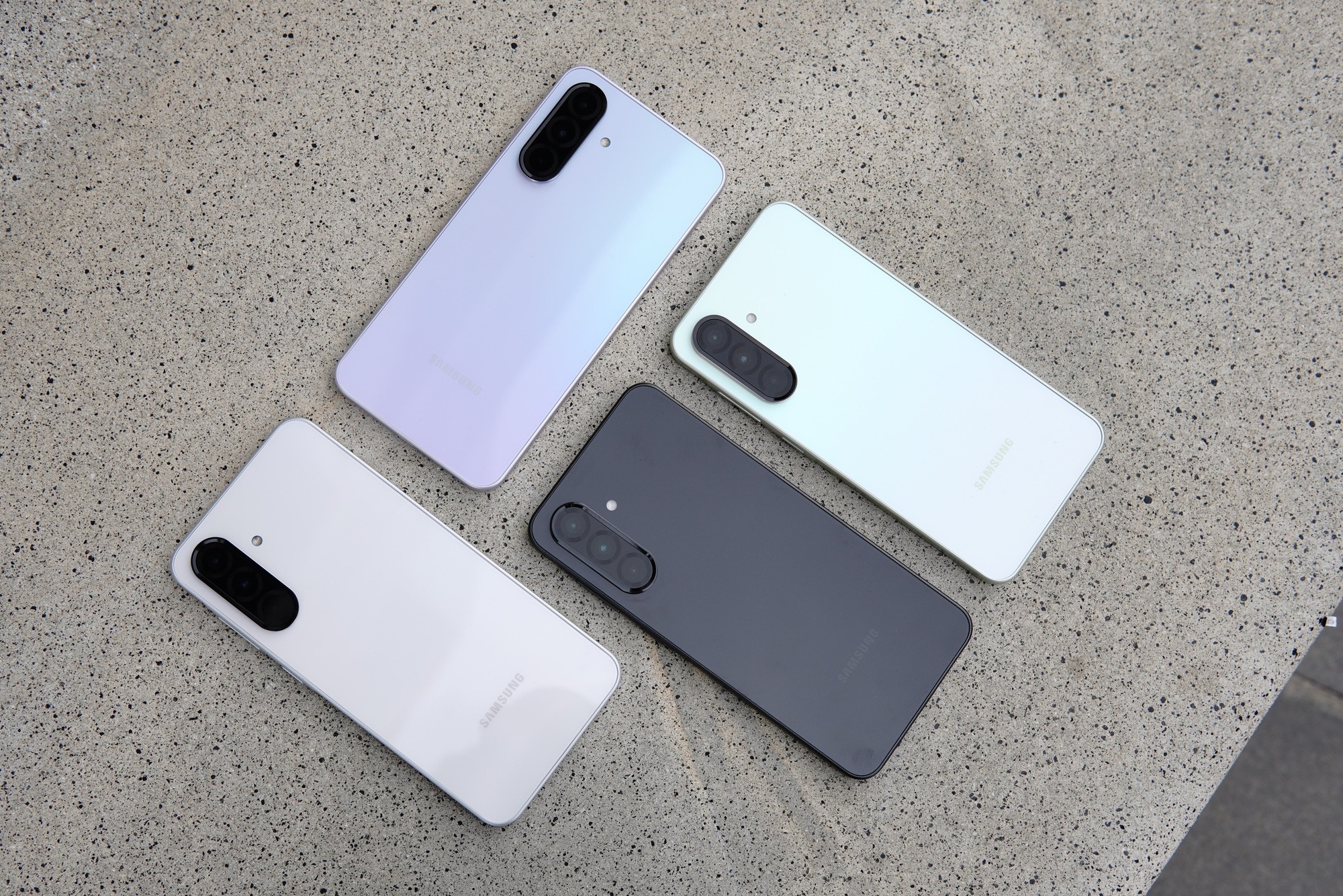 Samsung quay trở lại dẫn đầu thị trường smartphone Đông Nam Á: Nhờ dòng máy này tăng trưởng tới 47% - Ảnh 4