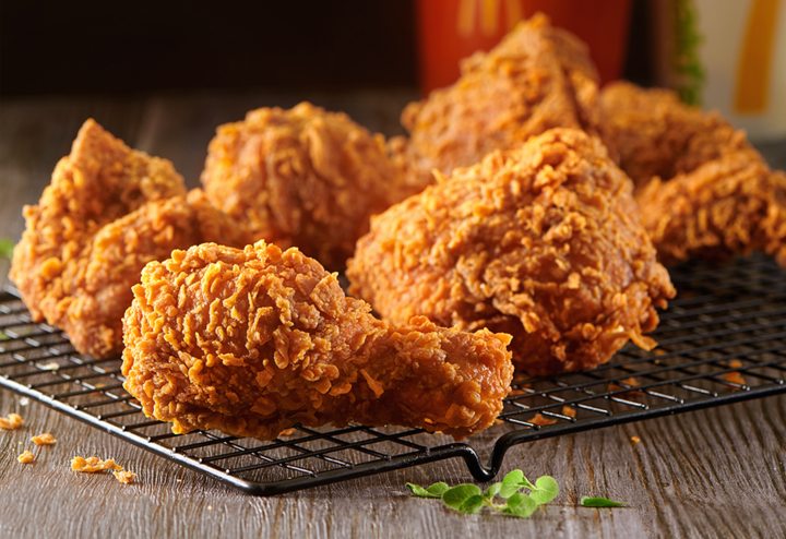 'Cuộc chiến' gà rán: Khi KFC, Jollibee, Lotteria, McDonald’s ra deal giành khách - Ảnh 1