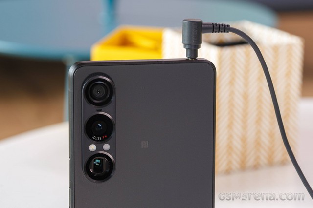 Điện thoại âm thầm ra mắt giá 44 triệu, nhiều người cho là bị "ngáo giá": Thế rồi vẫn cứ đầy người mua? - Ảnh 2