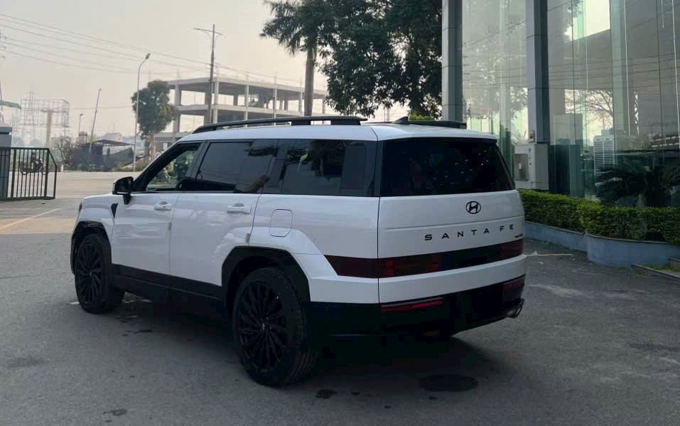 Hyundai Santa Fe đổi đuôi như thế này dễ được người Việt thích hơn: Đèn 'mượn' Sonata, đuôi như Palisade - Ảnh 3