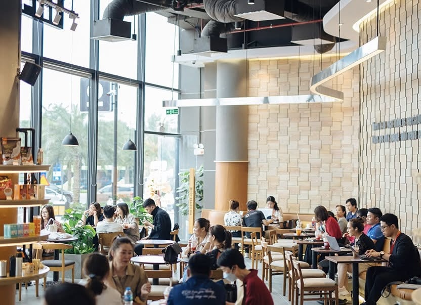 Xôn xao chuỗi cà phê The Coffee House bịt ổ điện, cộng đồng mạng dậy sóng: “Đuổi khéo” khách ngồi lâu? - Ảnh 3